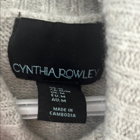 Cozy Gray Turtleneck Sweater - Picture 6 of 8